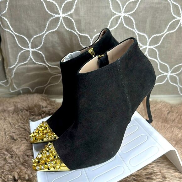 (N6) Zara Black suede ankle boots with‎ gold studded toe br Size 39/8 US - Picture 1 of 9